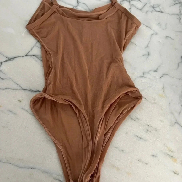 SKIMS SHEER SCULPT BODYSUIT B340 - Picture 5 of 5